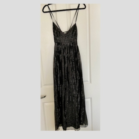 Long Black Flowy Dress With Gold Sparkle - Picture 1 of 8